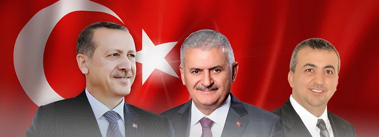 Recep Tayyip Erdoğan, Binali Yıldırım ve İbrahim Yıldırım; arkada Türk bayrağı