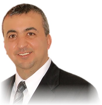 İbrahim Yıldırım, takım elbiseli portre